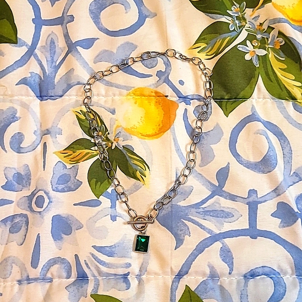 BRAND NEW! PAPARAZZI! Women's or girl's necklace.